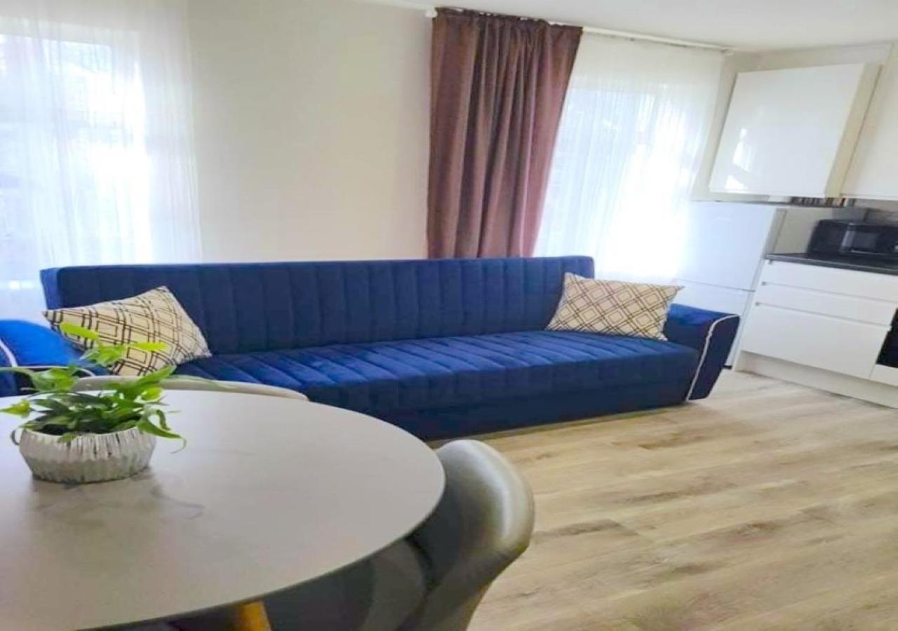 2 Bedroom Serviced Apartment # Лондон Экстерьер фото