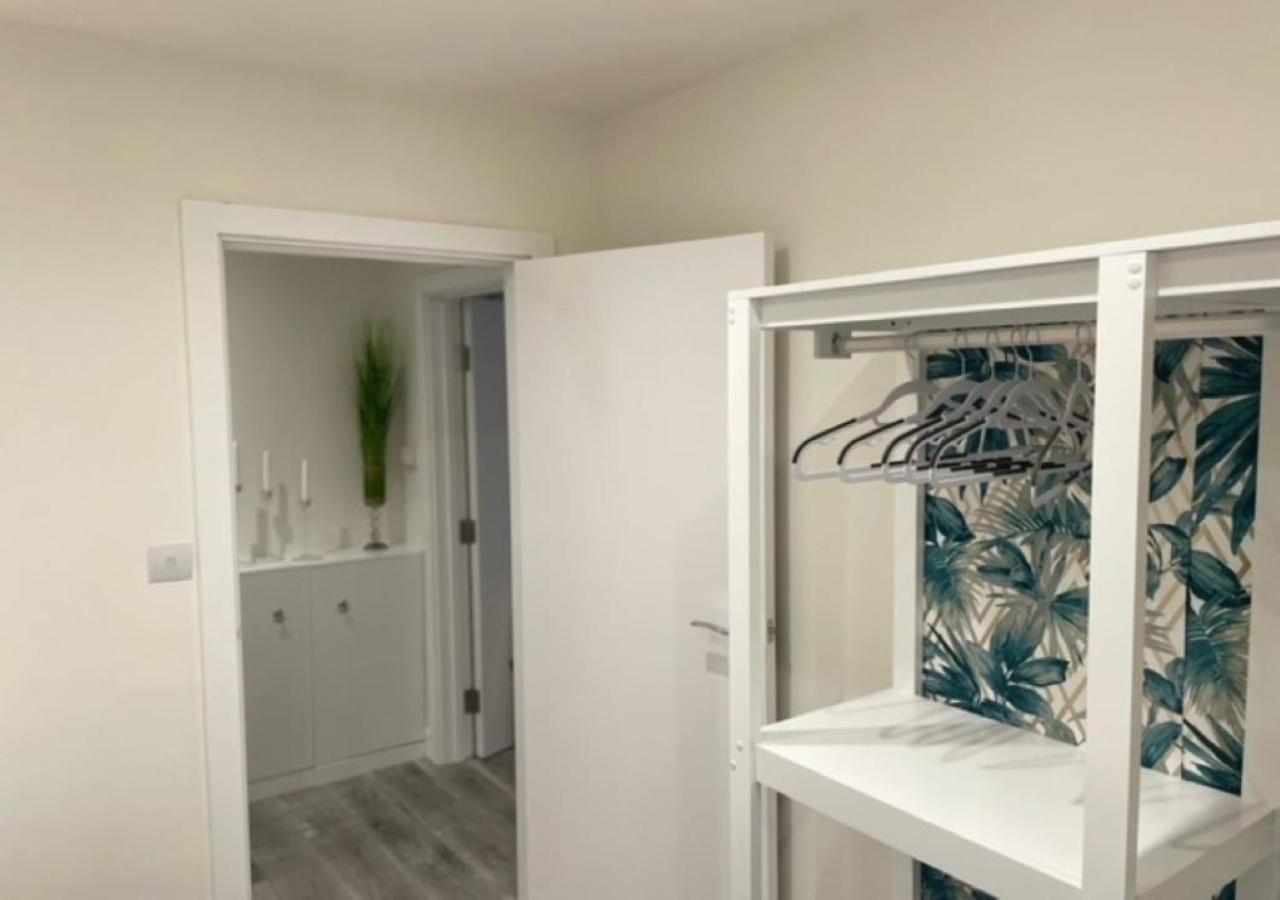 2 Bedroom Serviced Apartment # Лондон Экстерьер фото